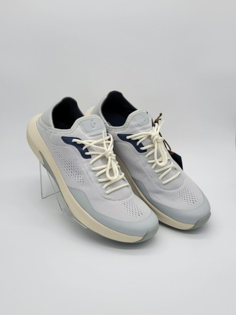 OLUKAI Kaholo Men’s Sneakers White Gray Lace-Up Athletic Shoes US 11 EU 44 NWOT